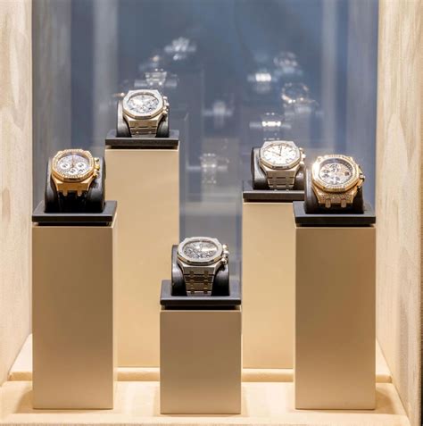 orologi rolex riccione|Il Nautilus, Viale Dante, 33, Riccione RN, Telefono +39 0541 141 .